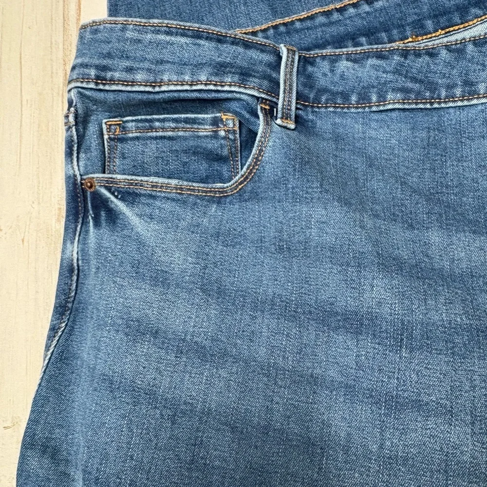 Old Navy Women's Jeans Plus Size 30 Power Slim Straight Mid Rise Medium Wash - Picture 7 of 14